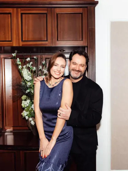 Торт с лепестками роз, виды на Кремль и Ксения Собчак среди гостей: оперный певец Ильдар Абдразаков отметил 10-ю 