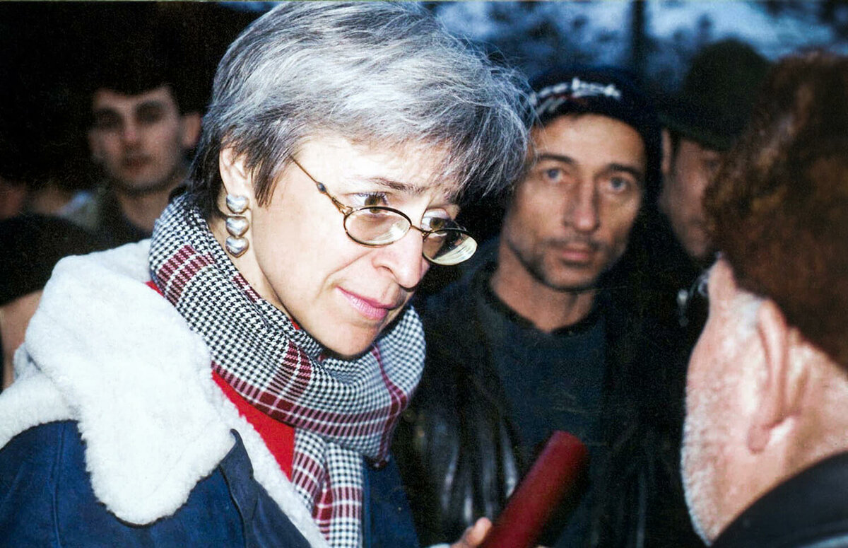 Солдаты рисковали из-за неё жизнями, а она поливала их грязью ради любви Чеченца! Солдаты рисковали из-за неё жизнями, а она поливала их грязью ради любви Чеченца! самых, людей, Политковскую, жителей, солдат, улицах, Грозного, сейчас, момент, статей, одной, всего, интервью, Политковской, Знакомство, нужен, родного, государства, Российская, популярность