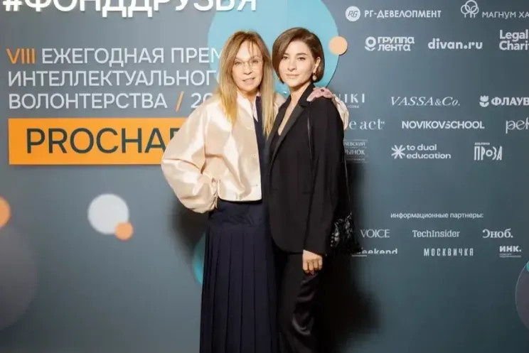 Иван Ургант, Ян Яновский, Алёна Долецкая и Дарина Алексеева на премии фонда 