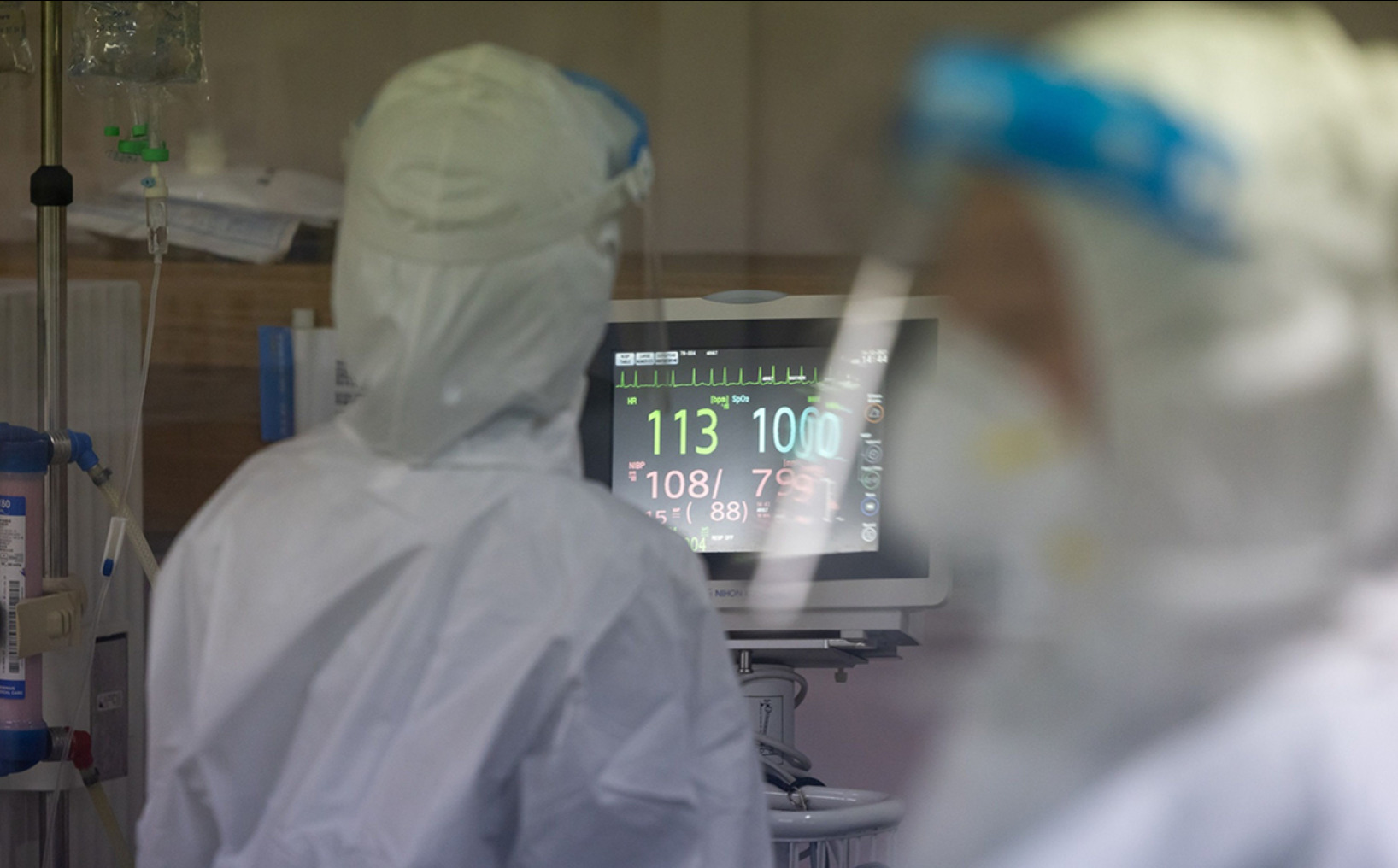 Впервые в РФ выявили 49 513 случаев заражения коронавирусом за сутки