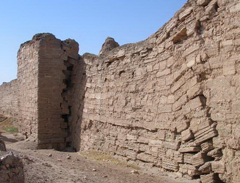 Башня № 19 и прилегающий участок стены, осевший в персидский подкоп. Картинка из открытого источника