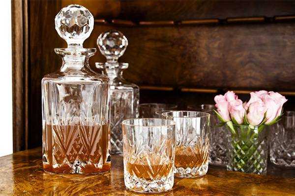 Две веселых истории про стеклянный графин Две веселых истории про стеклянный графин Смешное