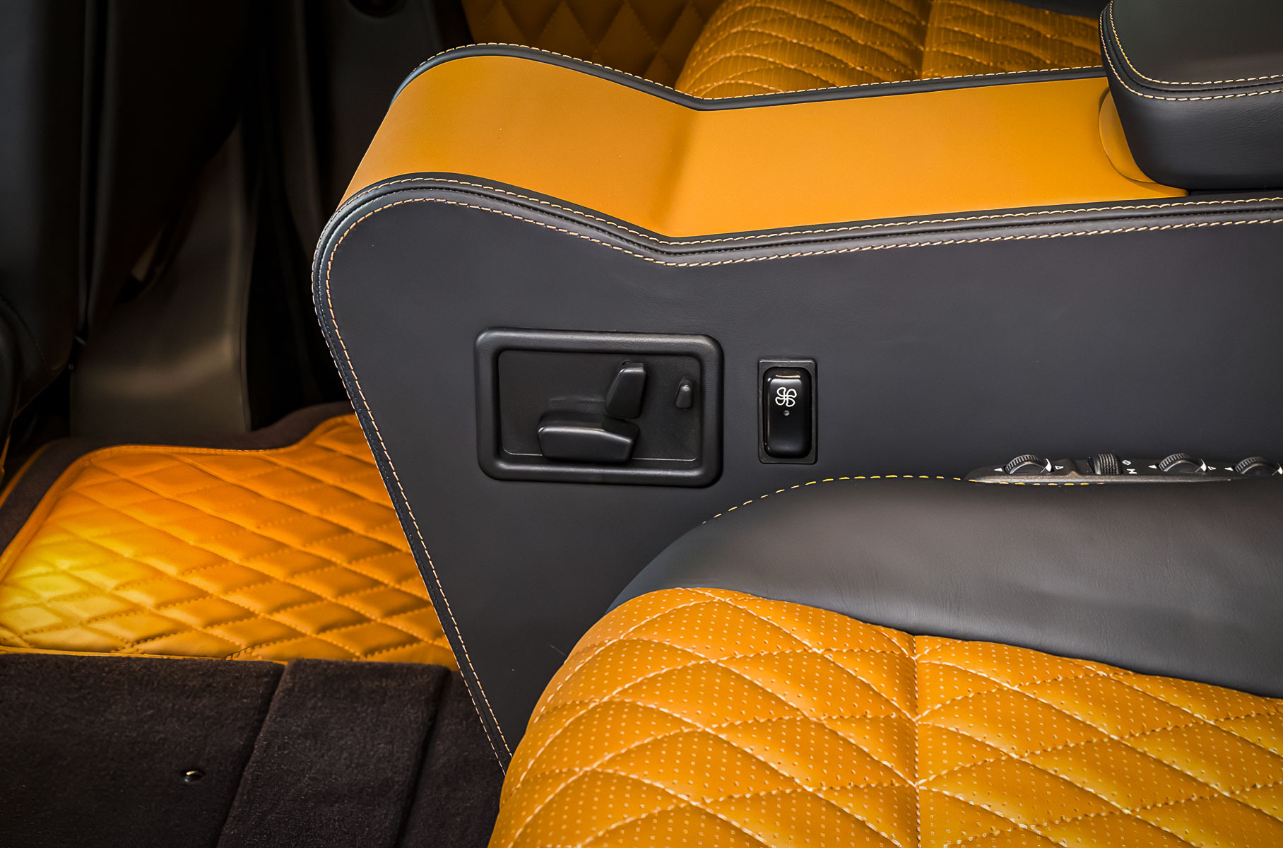 Шестиколесный «Гелик» с минимальным пробегом продают за 79 миллионов рублей Новости