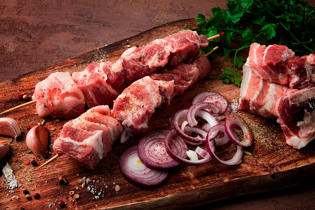 Россияне чаще всего предпочитают шашлык из курицы и свинины на майских