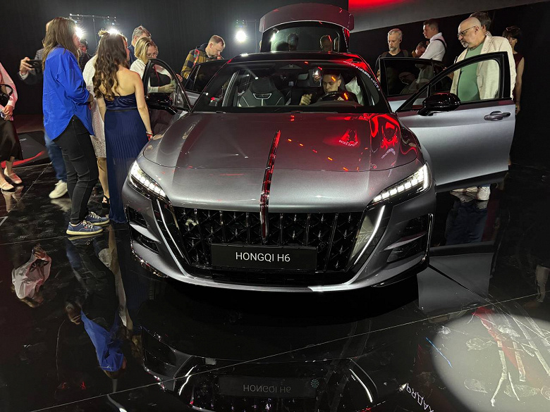 Аналог Audi A7 с мощным мотором и 8-ступенчатым «автоматом» — 3,89 млн рублей. В России представили премиум-фастбэк Hongqi H6