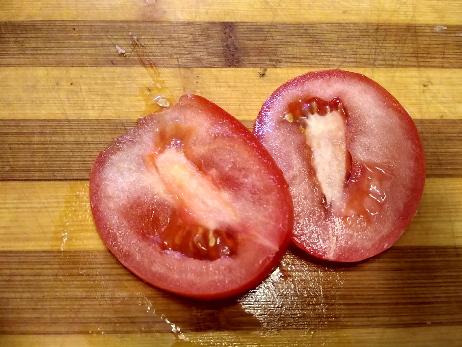 Нарежем помидор