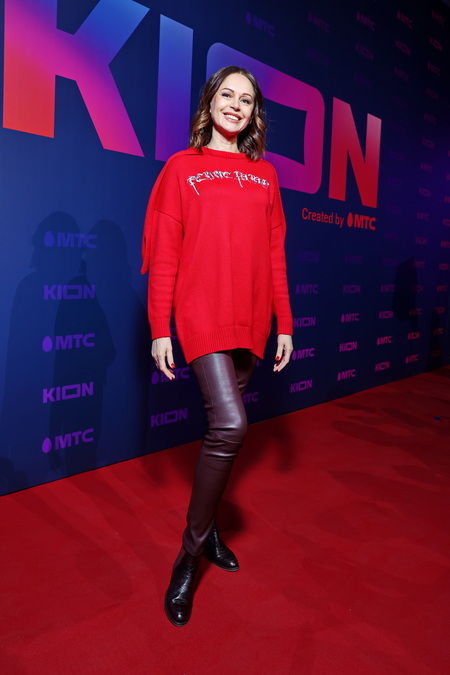 Марина Зудина и Павел Табаков, Яна Чурикова и другие на презентации онлайн-кинотеатра Звезды,Красная дорожка