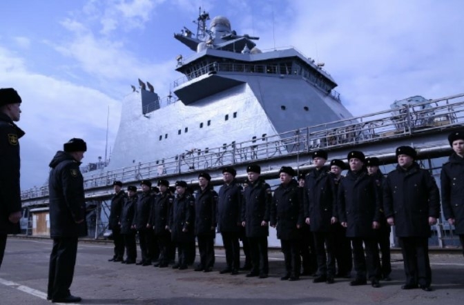 Экипаж заселился на первый в России патрульный ледокол «Иван Папанин»