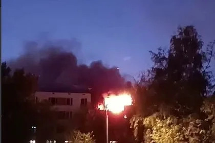 На девятом этаже дома на юго-западе Москвы после тушения пожара заметили черный дым