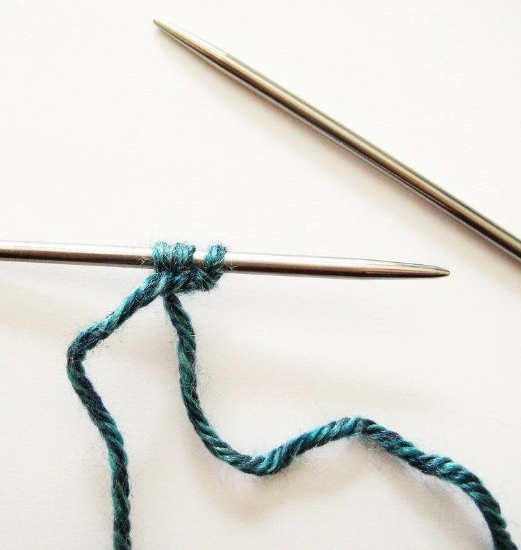 Как при вязании набрать петли шнуром i-cord или полым шнуром: мастер-класс