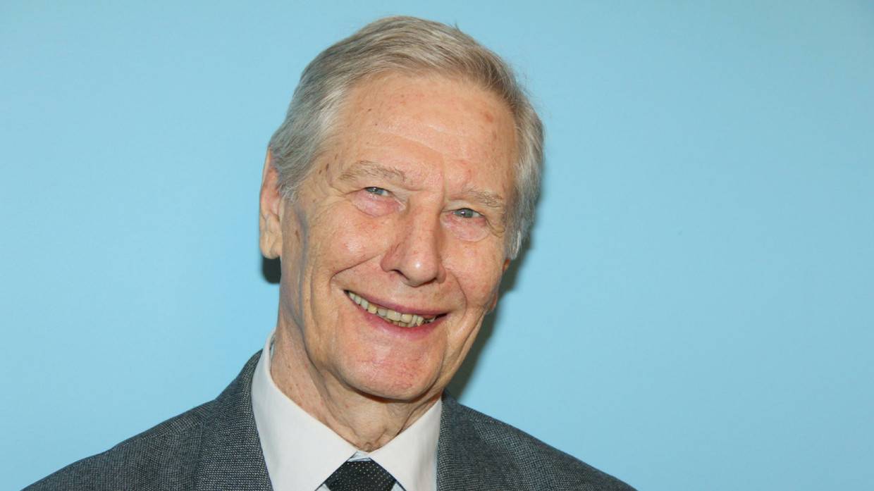 Подхватившего коронавирус актера Юхтина выписали из больницы по его просьбе