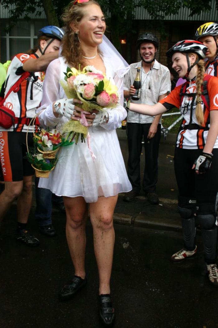 Веселый способ отпраздновать свадьбу, смотрим