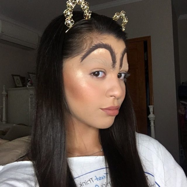 Зачем нужны брови, когда есть фломастер? Зачем нужны брови, когда есть фломастер?