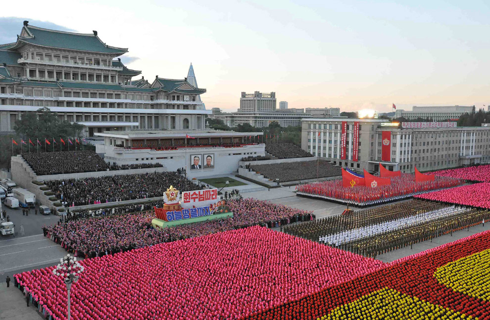 Грандиозный парад в Северной Корее 