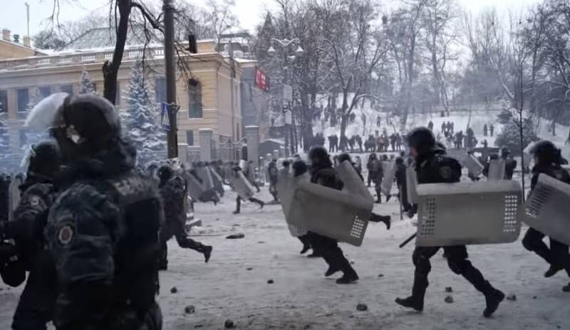 «Цветная революция» - лучший способ потерять территорию