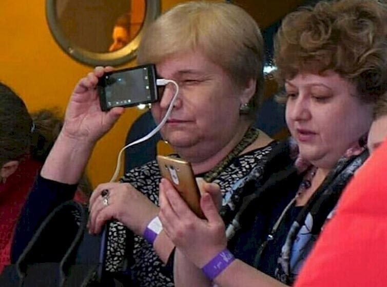 Вот именно поэтому дети стесняются своих родителей