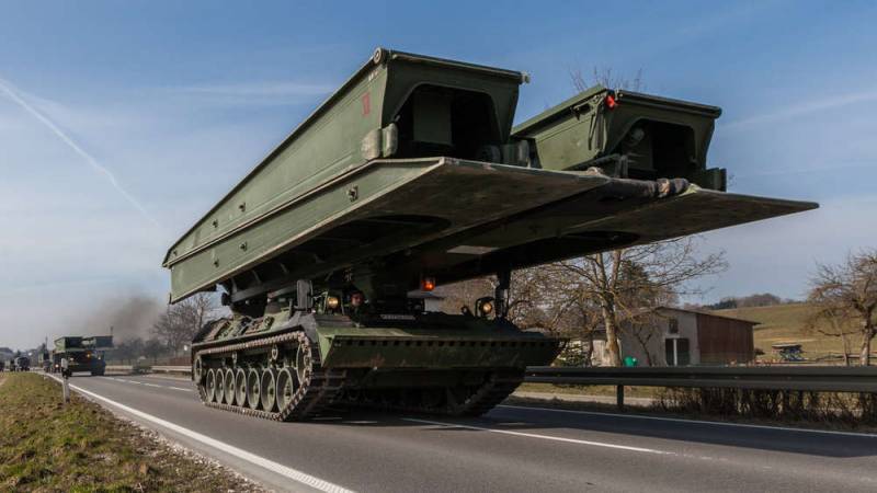 Немецкий танковый мостоукладчик Biber