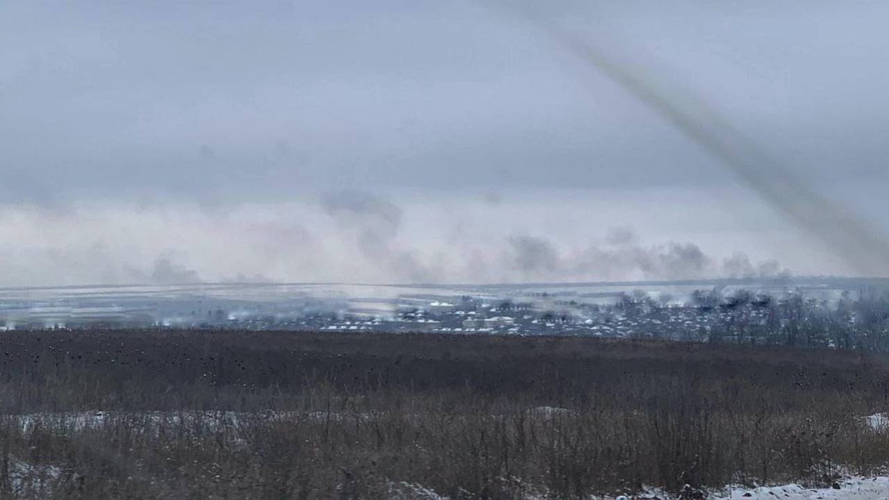 Бахмут: Оставшиеся жители пьют воду из ям. ВСУ мародёрят россия,украина