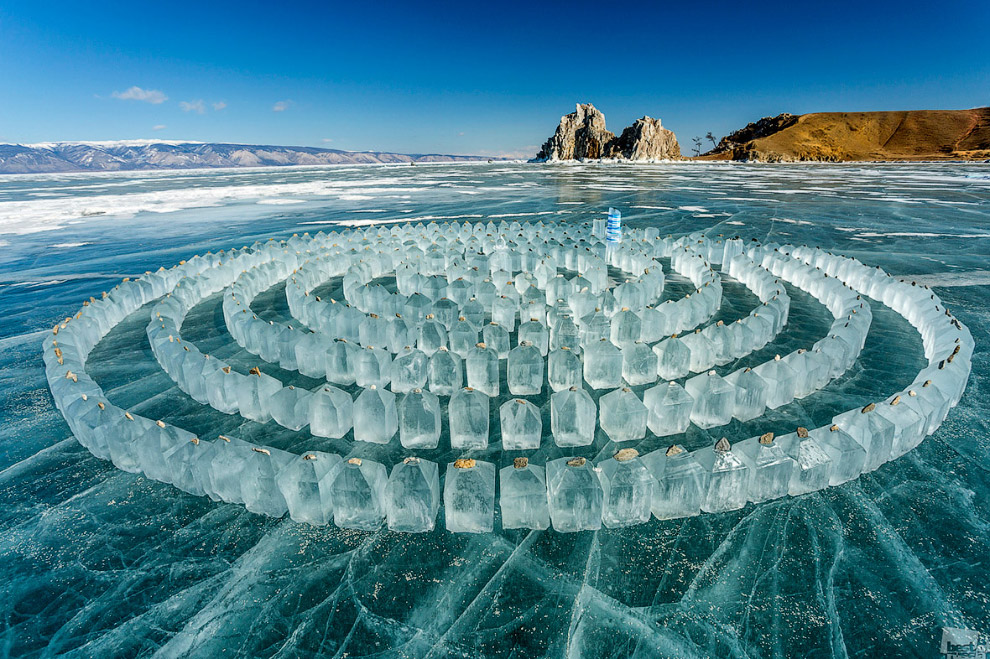 Лабиринт изо льда на озере Байкал