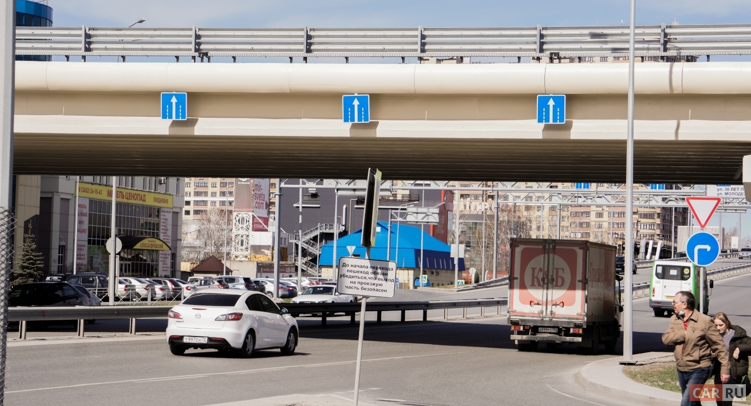 Поворот через выделенку: кто кому уступает?