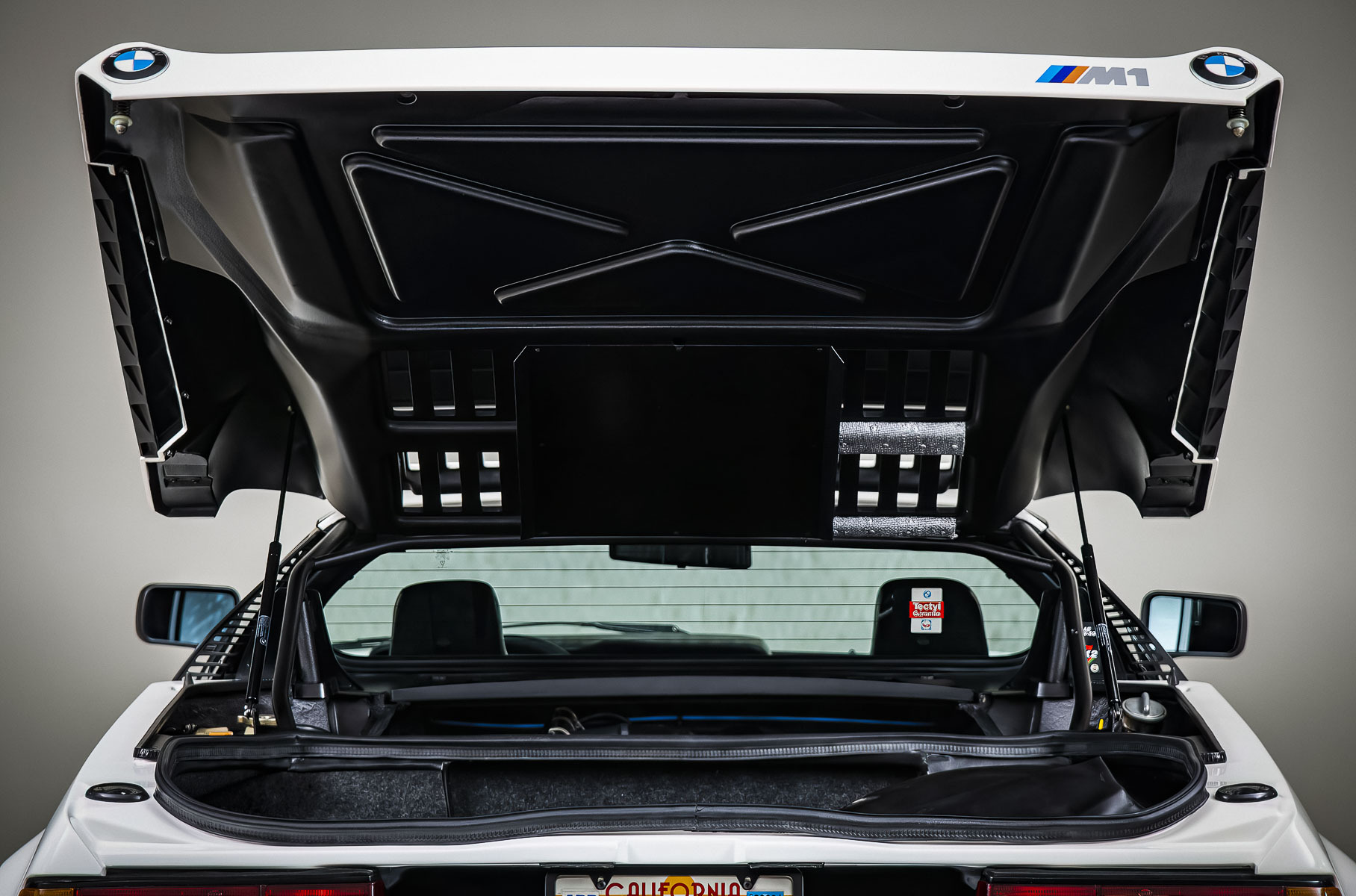 Забытый на 20 лет в гараже редчайший BMW M1 пустят с молотка Забытый на 20 лет в гараже редчайший BMW M1 пустят с молотка Новости