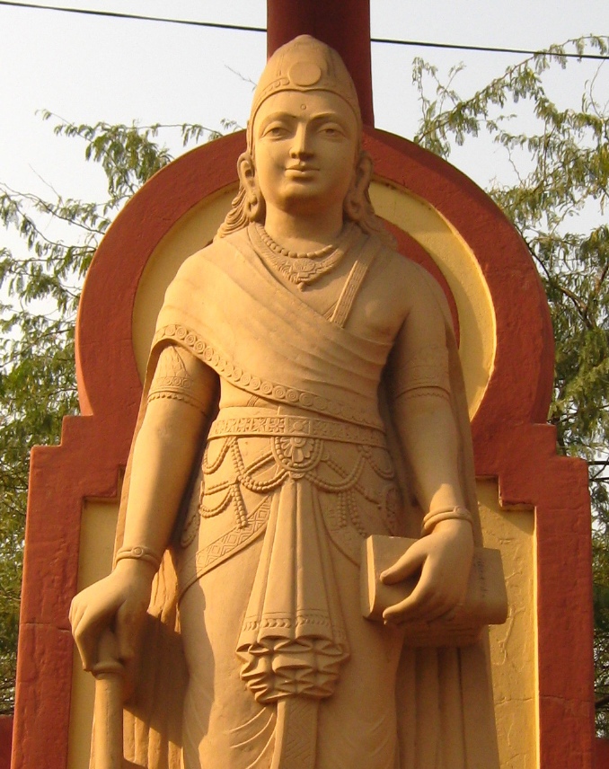 Статуя Чандрагупты в Дели.