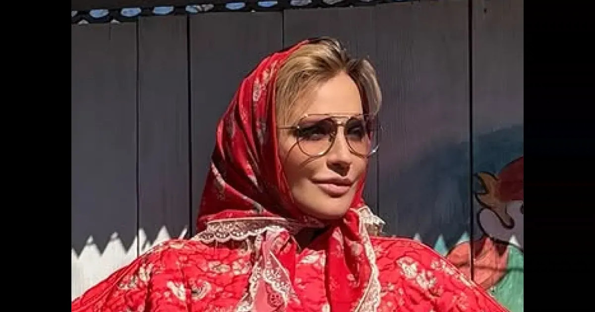 Покраска окон, побелка деревьев: Виктория Шелягова открыла сезон в Холуе