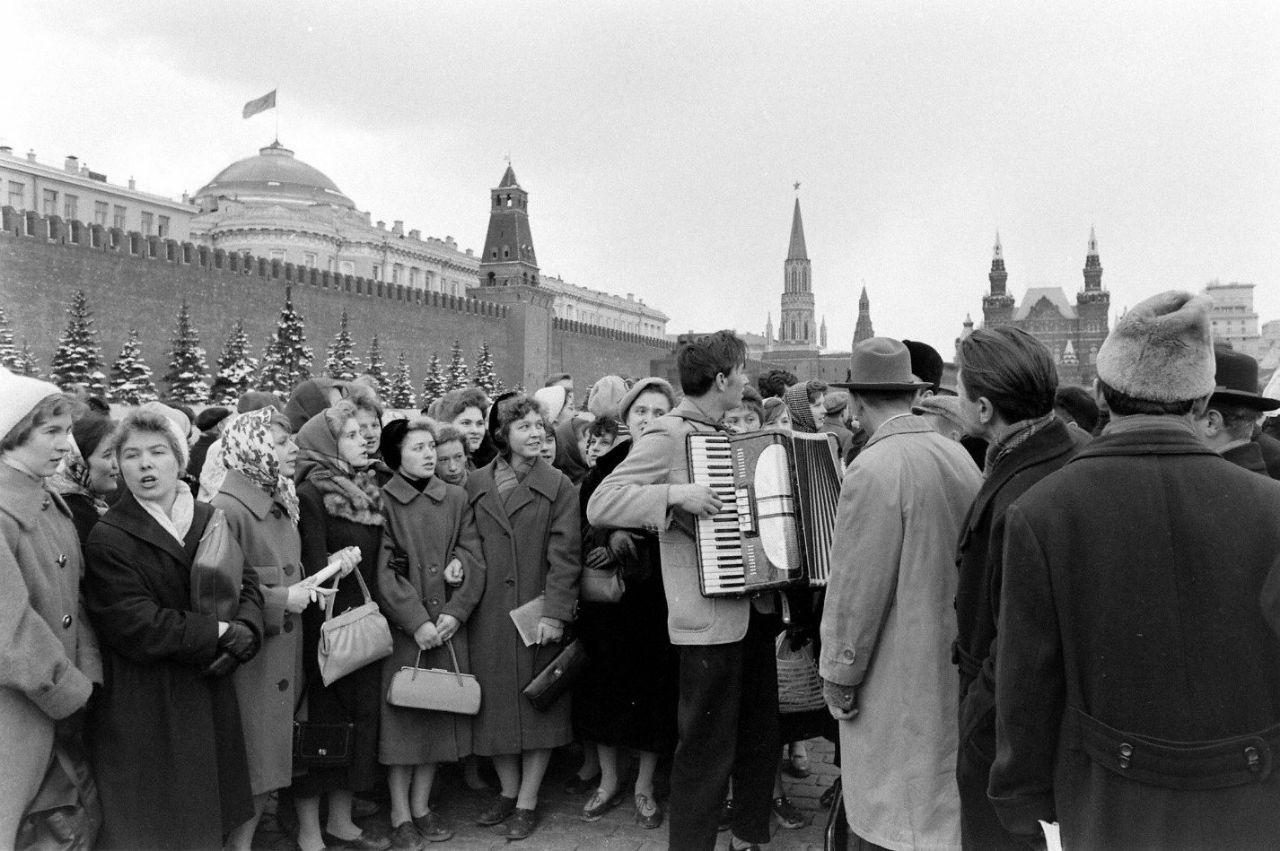 Юрий Гагарин на красной площади 1961