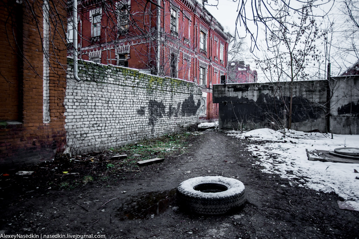 Ад русских трущоб. Так живут в XXI веке городок, Васильевич, Савва, которых, барину, Морозовых, своей, например, большие, вокруг, условиях, местом, время, могли, фабрику, вполне, буквально, величия, мануфактуру, жилого