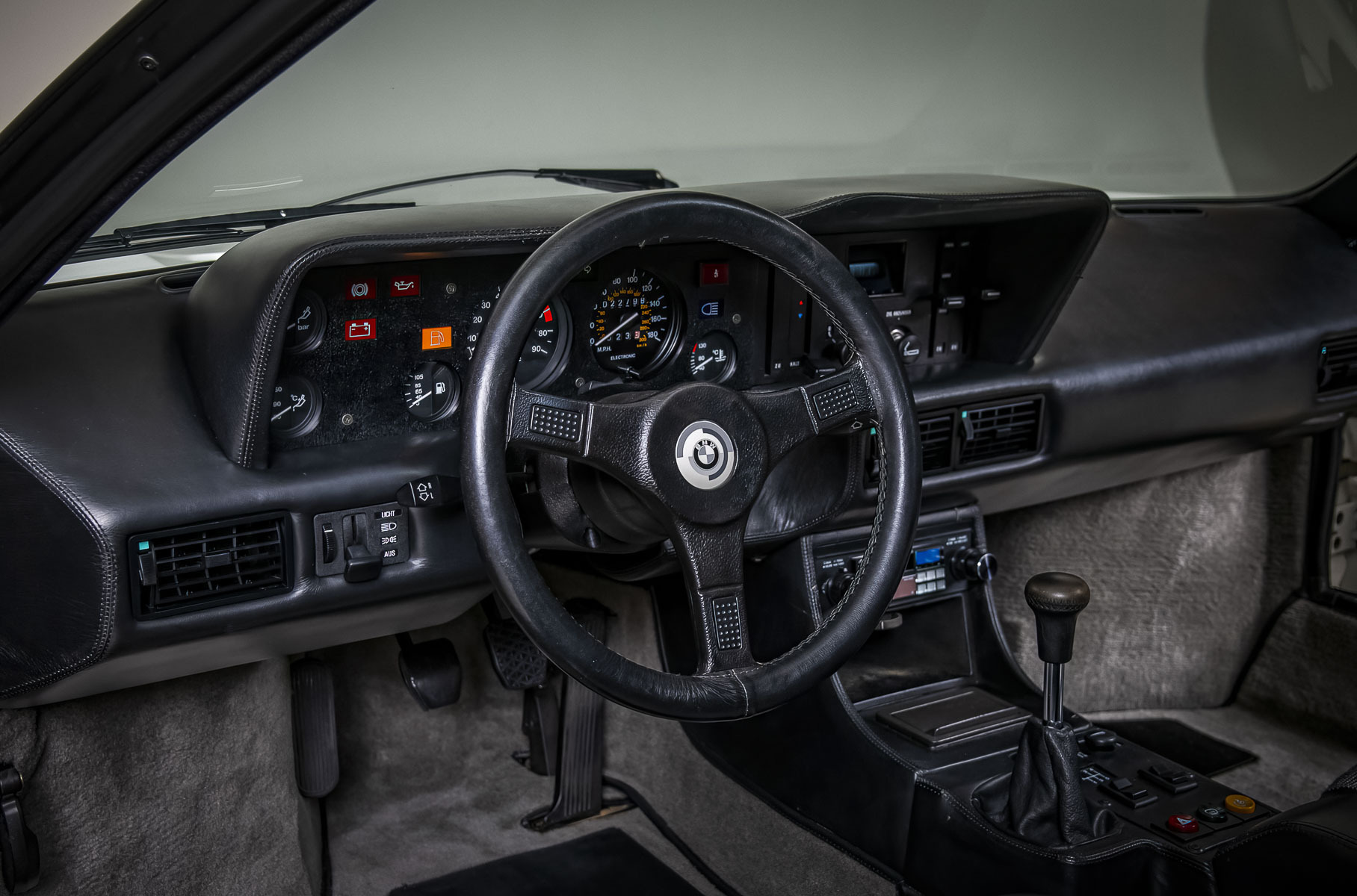 Забытый на 20 лет в гараже редчайший BMW M1 пустят с молотка Забытый на 20 лет в гараже редчайший BMW M1 пустят с молотка Новости