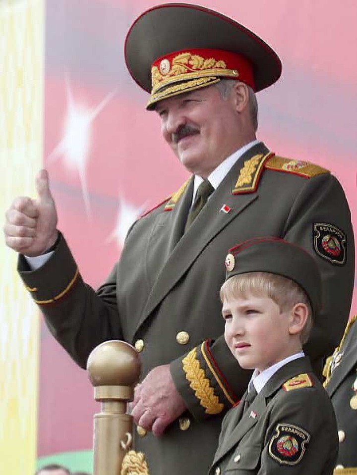 С детства принимал парады с отцом. Фото: Nikolai Petrov/AP/East News