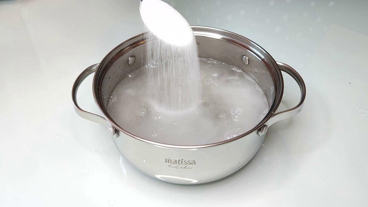 Быстрый рецепт малосольных огурцов на минеральной воде Быстрый рецепт малосольных огурцов на минеральной воде Лайфхаки