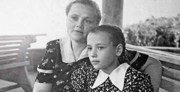 Елена Санаева с мамой Лидией Санаевой (фото: "Семь Дней")