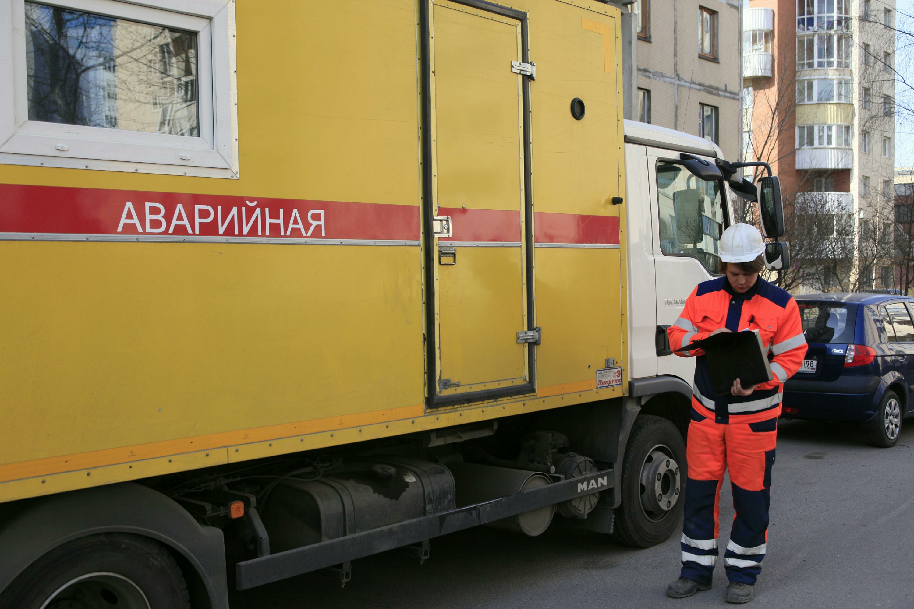 Аварийная служба водоканала. Аварийная служба МУП Водоканал Екатеринбург. Аварийная служба Мосводоканал. Аварийная служба Мосводоканала. Машина аварийной службы водоканала.