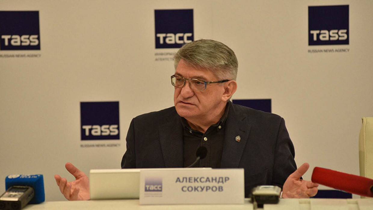 Член СПЧ Брод назвал ошибкой передачу письма Сокурова журналистам