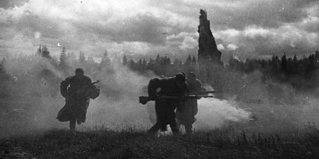 Как мл.сержант Цымбал завёл с помощью обычного лома подбитый "Т-34" и на задней передаче угнал его на глазах у гитлеровцев Как мл.сержант Цымбал завёл с помощью обычного лома подбитый "Т-34" и на задней передаче угнал его на глазах у гитлеровцев история