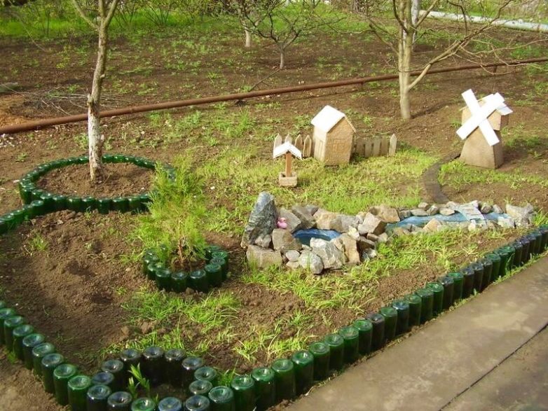 Применение стеклянных бутылок на садовом участке бутылка,домашний очаг,,новая жизнь старых вещей,рукоделие,своими руками