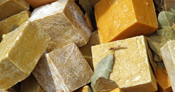 Уникальные свойства хозяйственного мыла: 11 необычных секретов применения.