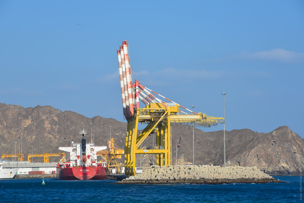 Как сегодня живется народу  в стране абсолютной монархии ? абсолютная монархия