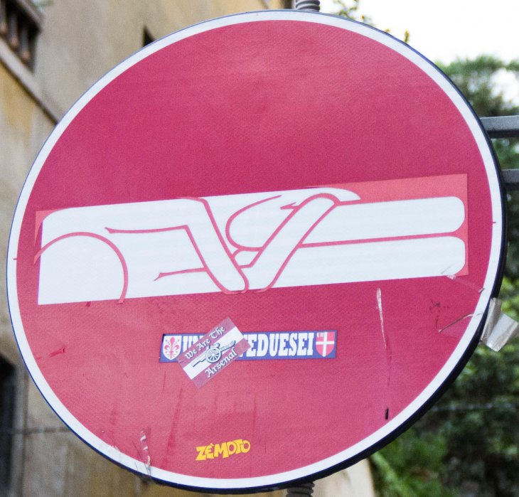 Необычный подход властей Флоренции к дорожным знакам Необычный подход властей Флоренции к дорожным знакам