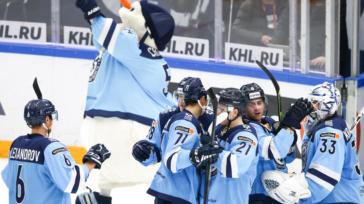 сибирь вышла. хоккей адмирал владивосток. сибирь вышла. кхл картинки. трактор сибирь.