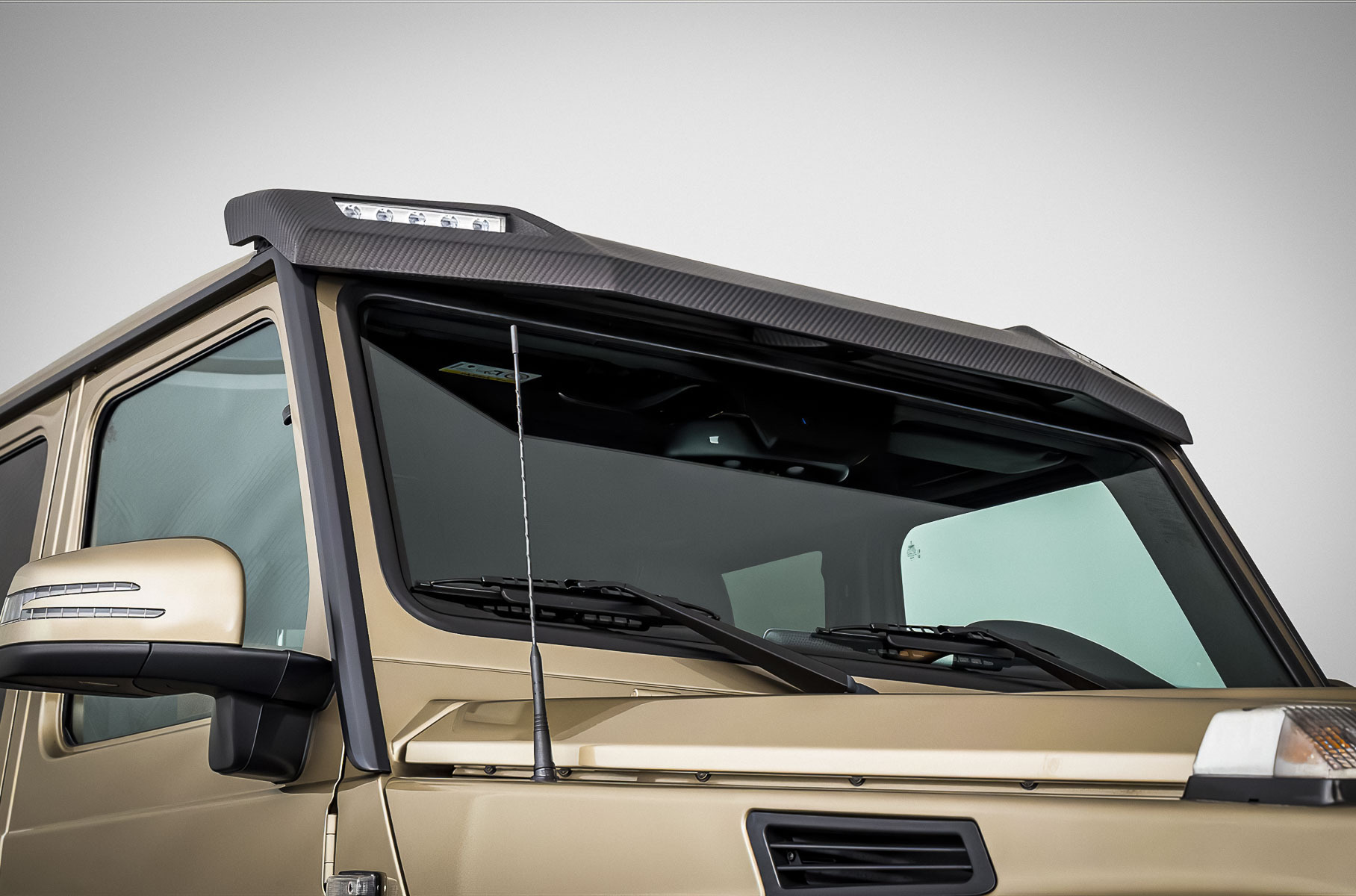 Шестиколесный «Гелик» с минимальным пробегом продают за 79 миллионов рублей Новости