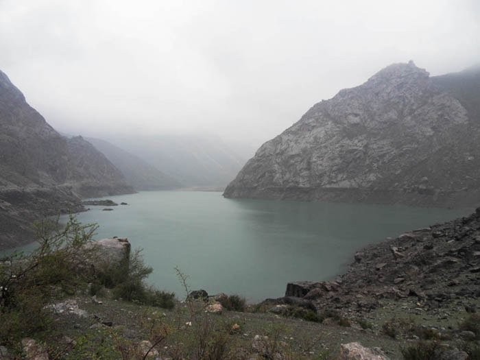 Море в средней азии 4. Кайраккумское водохранилище Таджикистан. Водохранилище Кайраккум Таджикистан. Озеро Кайраккум в Таджикистане. Каракумское море Таджикистан.