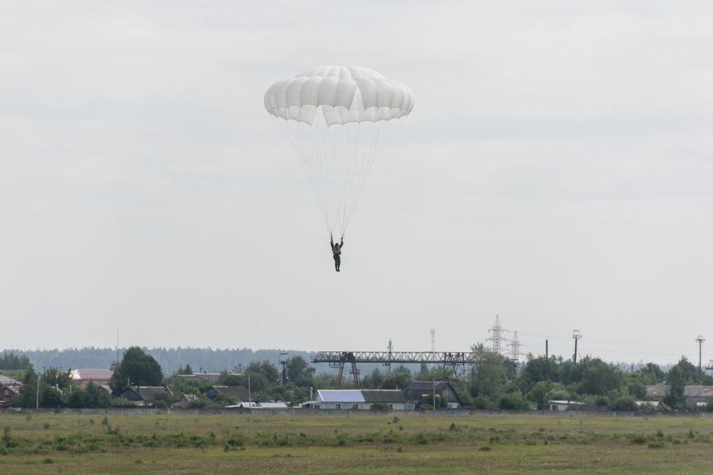 Фото д 10. Десантный парашют д-10. Купол д10. Парашют десантника д-10. Парашют десантника д-6.