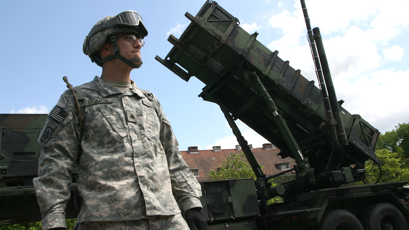 676761 26.05.2010 Батарея американских ракет ПВО "Пэтриот" расквартирована в Польше в районе города Моронг, расположенном в 60 км от границы с российской Калининградской областью. Вместе с ракетами на военную базу прибыли также 100 солдат армии США. Игорь Зарембо/РИА Новости