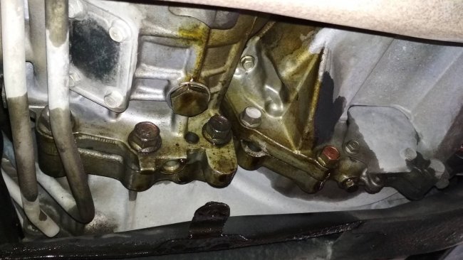 Устранение течи масла через сальники коленвала без разборки мотора Ремонт