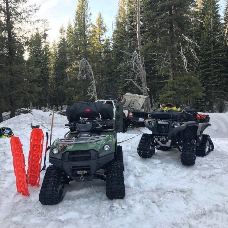 Спасение Джипа из снежного плена cherokee. спасение, jeep, авто, внедорожник, помощь, снегопад, сугроб