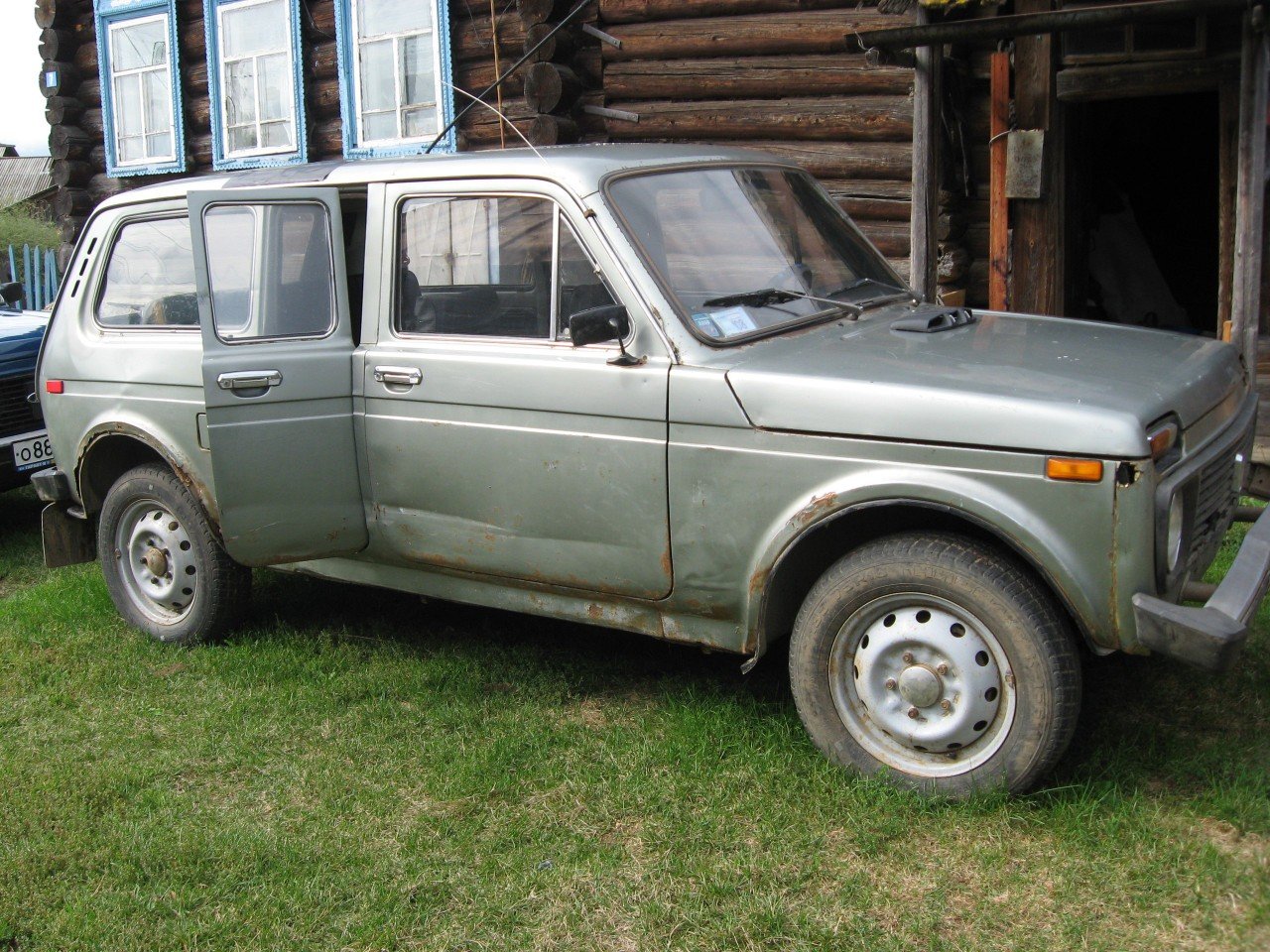 В Перми выставили на продажу Ниву с «собачьими дверями»