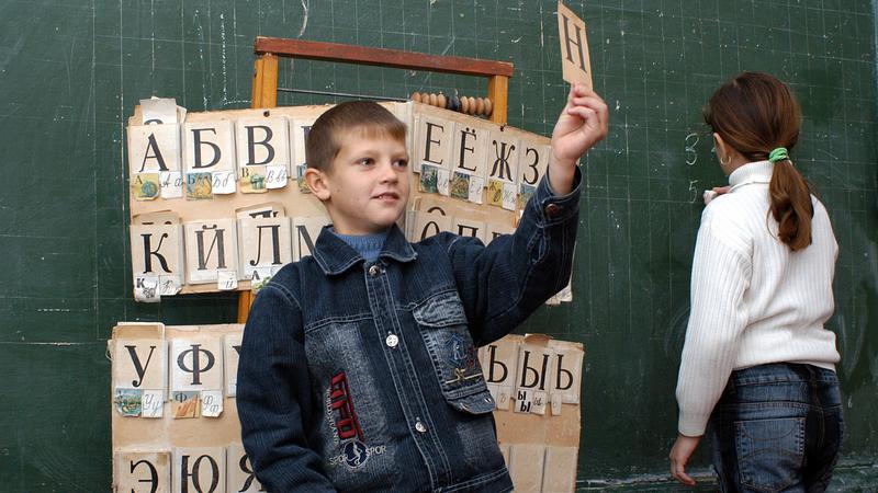 Школа по-сталински: почему родители хотят учить детей по советским учебникам?