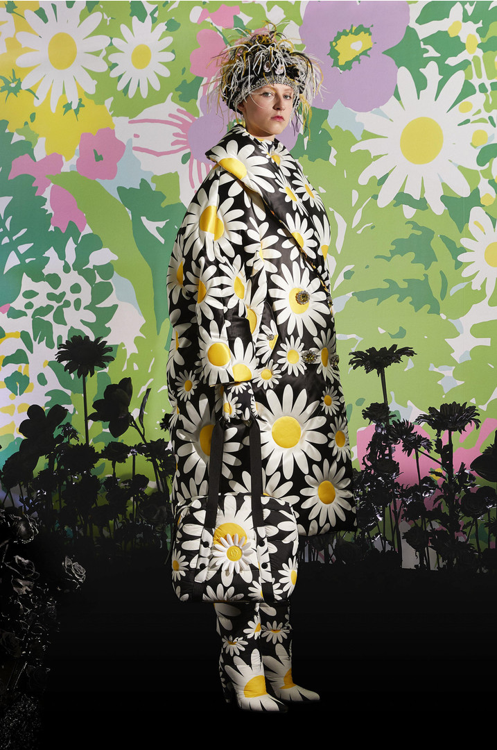 Ноу-хау в мире моды: платья из пуховиков Ноу-хау в мире моды: платья из пуховиков дизайнеры,мода,мода и красота,модные тенденции